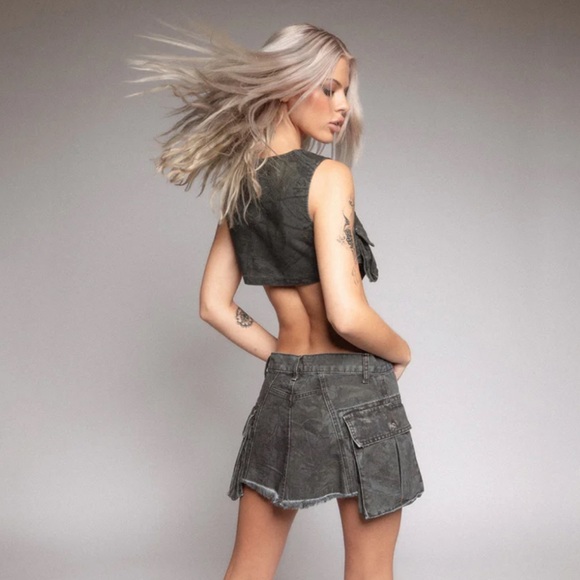 REVICE DENIM OAKLAND CARGO VEST AND MINI SKIRT IN COLOR BLACKOUT - Picture 4 of 4